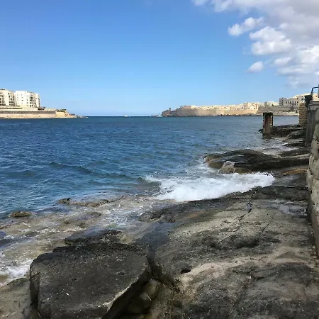 Pilgrim's Rest * Gzira