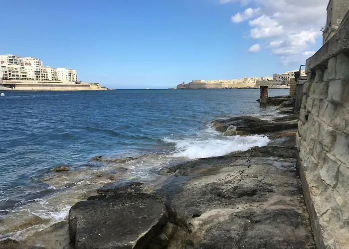 Pilgrim's Rest * Gzira